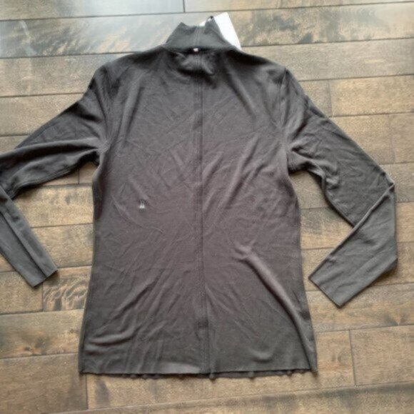 Kit and Ace Upgrade Turtleneck Top - new with tags - Picture 2 of 2